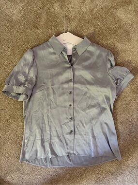 Women's 100% Silk Short-Sleeve Button-Down Shirt in Light Gray